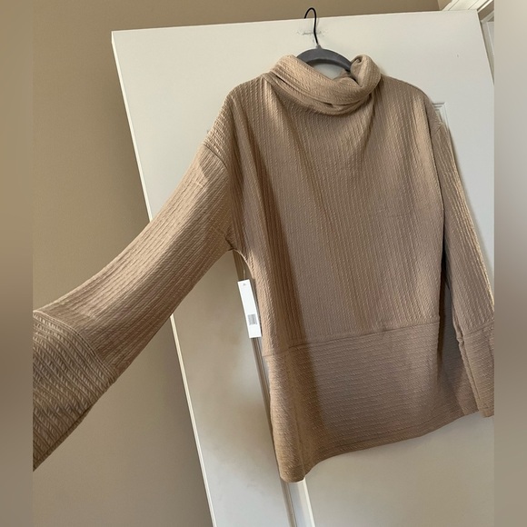 NWT Tahari Sport Viscose blend Pullover Oversized Women’s size small - Picture 16 of 16